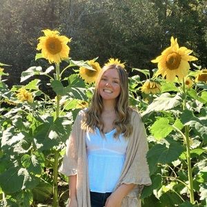 Meet your Posher, Macie